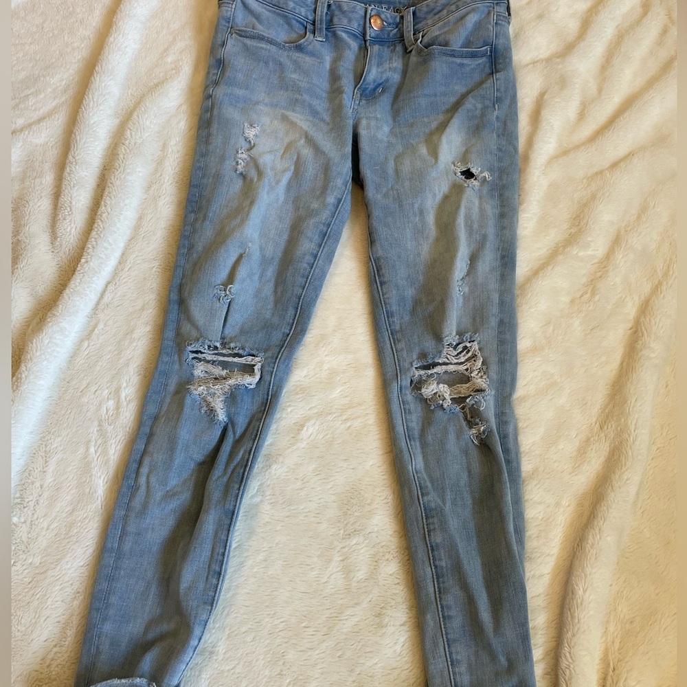 American eagle women’s blue ripped jeans
